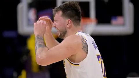 《巅峰对决！斯特拉斯堡激战巴黎圣日尔曼，比分揭晓，谁将笑到最后？》